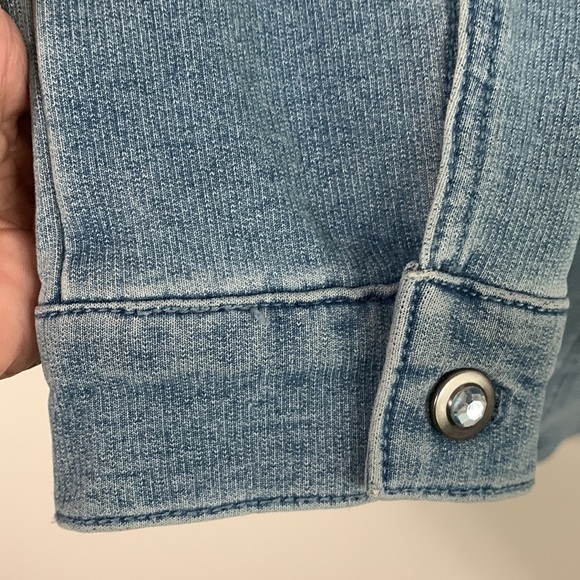 Dream Jeanne’s by Quacker Factory Stretch Jean Jacket w/ rhinestones Sz XXS - Picture 4 of 8